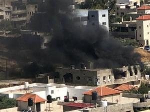 قوات الاحتلال تقتحم مخيم جنين وتحاصر منزلًا وسط اشتباكات مسلحة