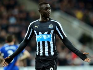 مهاجم نيوكاسل يعتذر لـ كولمان