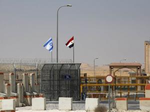 مسؤول ‫‏إسرائيلي‬ بالقاهرة يبحث استئناف المفاوضات