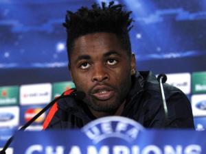  لاعب الوسط الكاميروني سونغ يعتزل اللعب الدولي