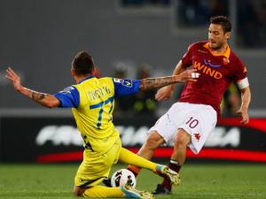 روما يتعادل أمام فيورنا المتعثّر