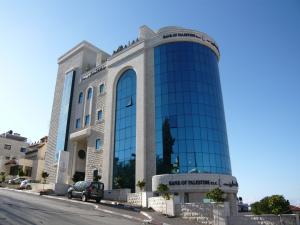 بنك فلسطين يقدم رعايته الذهبية لمهرجان العنب الذي اختتم فعالياته في محافظة الخليل وسط حضور كبير