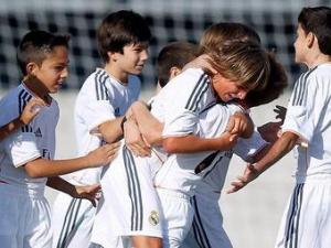 لاعبيه القاصرين