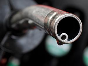 احتياطي الفلسطينيين من الوقود وغاز الطهي يكفي 5 أيام