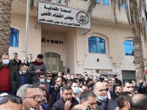 مسيرة للمحامين وسط رام الله وتعليق للعمل بالمحاكم
