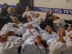 هآرتس: هناك ما يخفيه الاحتلال في سجونه