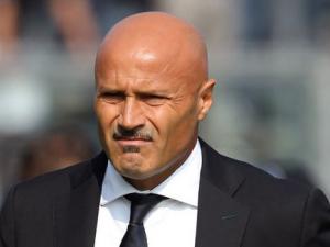 أتلانتا يقيل مدربه كولانتونو