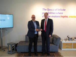 رئيس البنك الدولي ديفيد مالباس يكرم صندوق "ابتكار" بجائزة تقديرية لدوره في تشجيع الابتكار وخلق فرص العمل للشباب والنساء