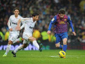 برشلونة يشتكي على لاعبين سابقين في ريال مدريد