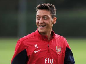 فناربخشة التركيّ يقدّم عرضًا لأوزيل