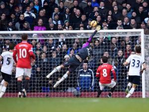 توتنهام يتعادل سلبًا مع مانشستر يونايتد