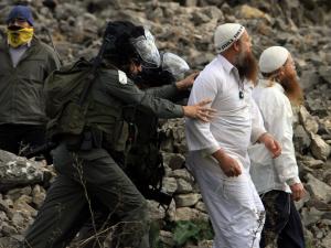 مستوطنون ينتهكون الأرض بثوبٍ رياضيّ