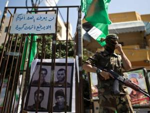 حماس تتهم الاحتلال بـ"عدم الجدية" لإبرام صفقة تبادل وتتوعد بأسر جنود إضافيين