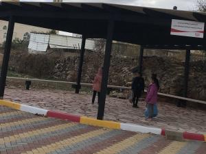  بالتعاون مع "التربية والتعليم" و"مجلس قروي كفر نعمة"  المشروبات الوطنية تركب مظلات في مدارس بنات كفر نعمة والفاطمية والرازي