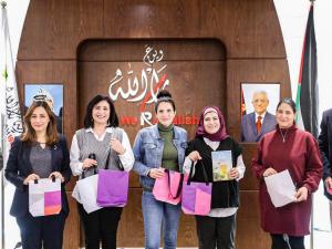 بنك فلسطين يطلق مبادرة لإعادة تدوير لوحاته الإعلانية ضمن استراتيجية الاستدامة