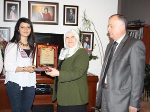 وزارة "شؤون المرأة" تكرّم المحررة خطاب